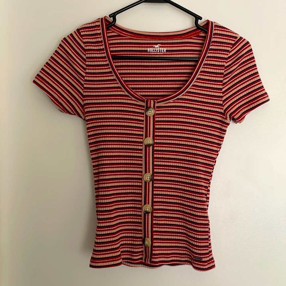 Hollister form fitting tee; size medium